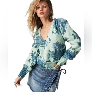 Free People bed of roses v neck sweater in pastel green size Medium